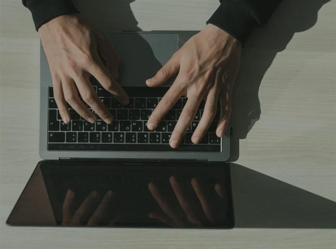 Med et netværkskabel fra Av-Cabels.dk kan du helt ubesværet surfe på nettet