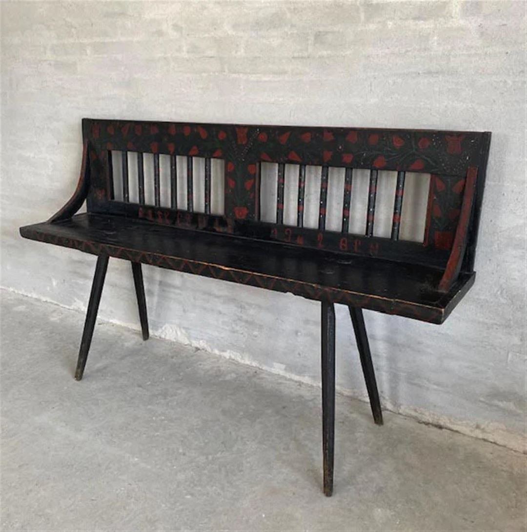 Giv dit hjem en ny forandring med gamle antikke møbler