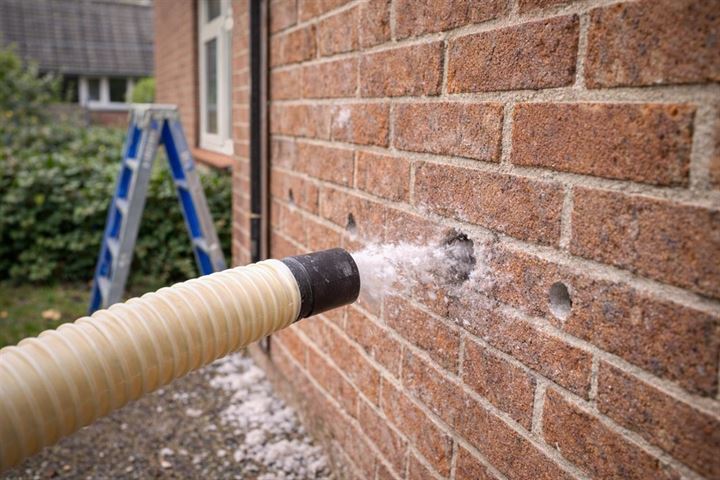 Hulmursisolering i Birkerød: En effektiv vej til lavere varmeudgifter og bedre indeklima